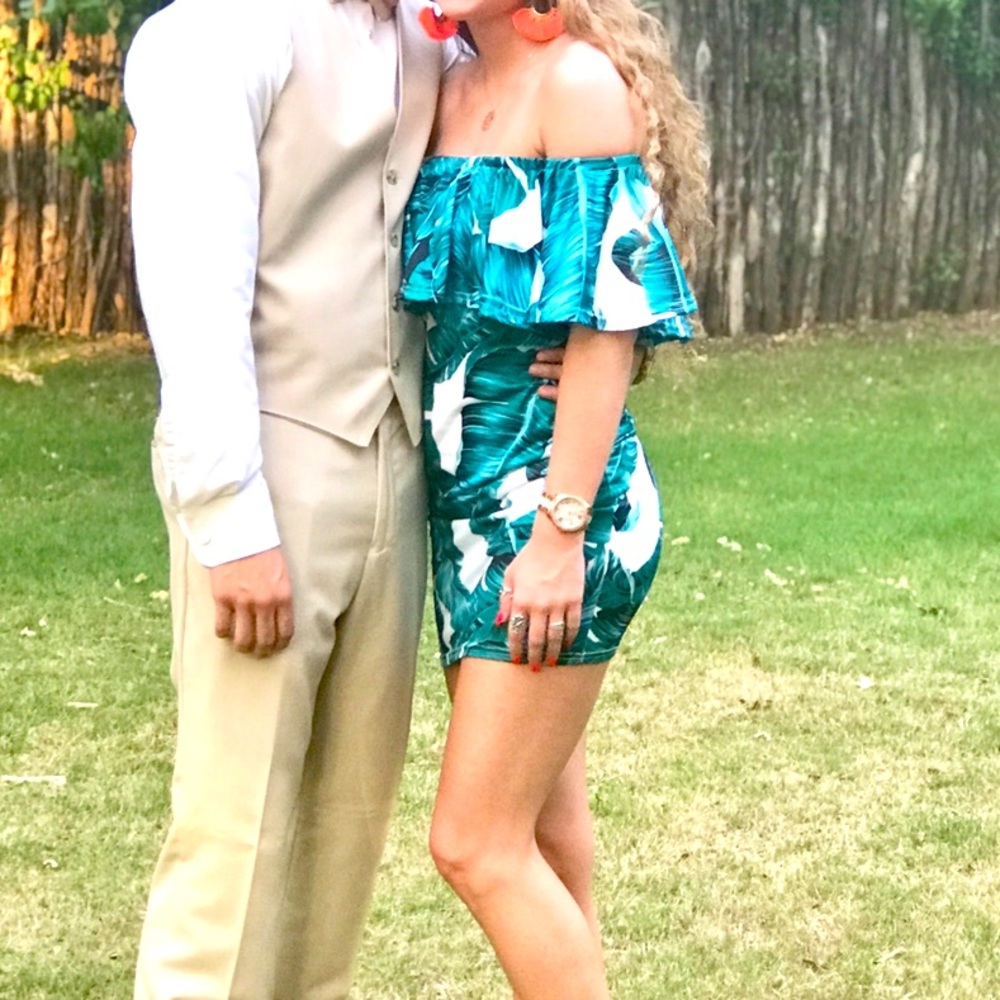 Adorable off shoulder tropical leaf dress